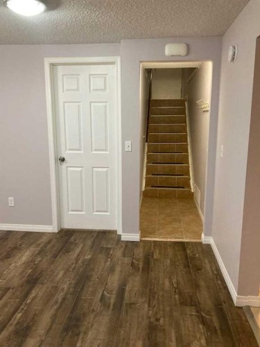 1611 Olympia Drive Se, Calgary, AB - Indoor Photo Showing Other Room