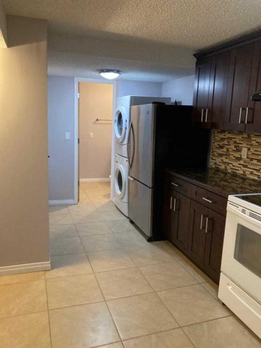 1611 Olympia Drive Se, Calgary, AB - Indoor Photo Showing Kitchen