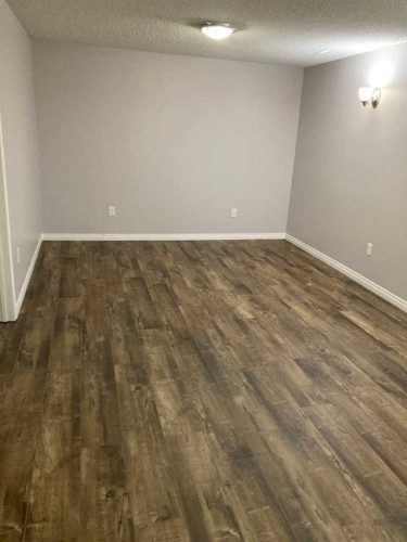 1611 Olympia Drive Se, Calgary, AB - Indoor Photo Showing Other Room