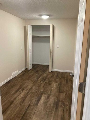 1611 Olympia Drive Se, Calgary, AB - Indoor Photo Showing Other Room