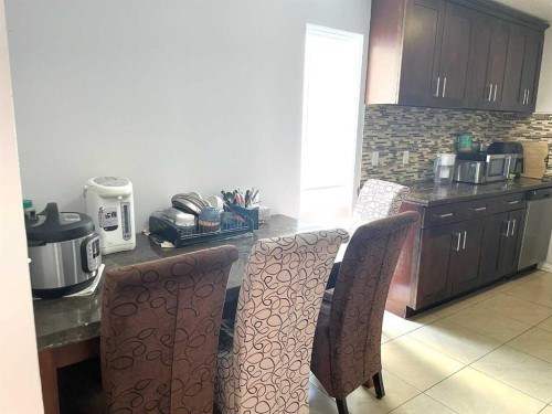 1611 Olympia Drive Se, Calgary, AB - Indoor Photo Showing Kitchen