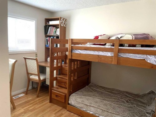 1611 Olympia Drive Se, Calgary, AB - Indoor Photo Showing Bedroom