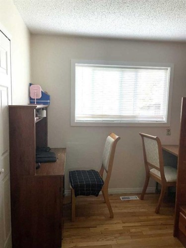 1611 Olympia Drive Se, Calgary, AB - Indoor Photo Showing Office