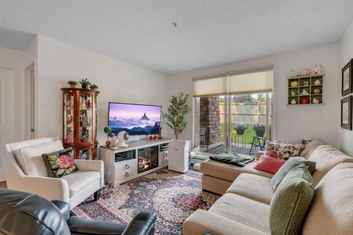 116-428 Chaparral Ravine View Se, Calgary, AB - Indoor Photo Showing Living Room