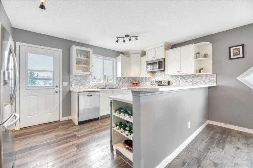 156 Aspen Creek Crescent, Strathmore, AB - Indoor Photo Showing Kitchen With Upgraded Kitchen
