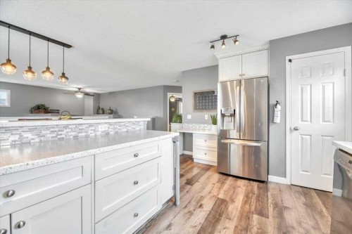 156 Aspen Creek Crescent, Strathmore, AB - Indoor Photo Showing Kitchen