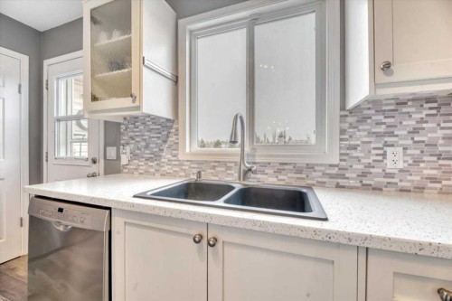 156 Aspen Creek Crescent, Strathmore, AB - Indoor Photo Showing Kitchen With Double Sink