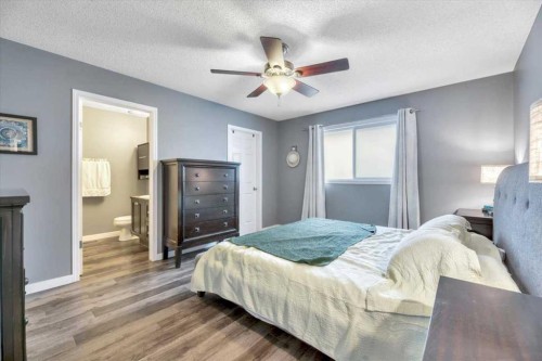 156 Aspen Creek Crescent, Strathmore, AB - Indoor Photo Showing Bedroom