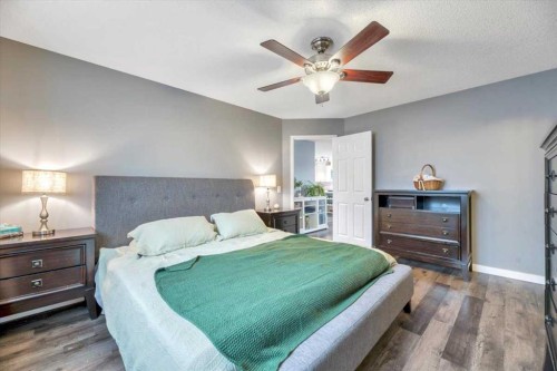 156 Aspen Creek Crescent, Strathmore, AB - Indoor Photo Showing Bedroom