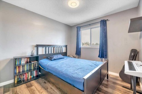 156 Aspen Creek Crescent, Strathmore, AB - Indoor Photo Showing Bedroom