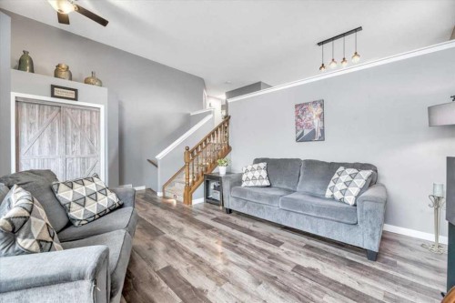 156 Aspen Creek Crescent, Strathmore, AB - Indoor Photo Showing Living Room