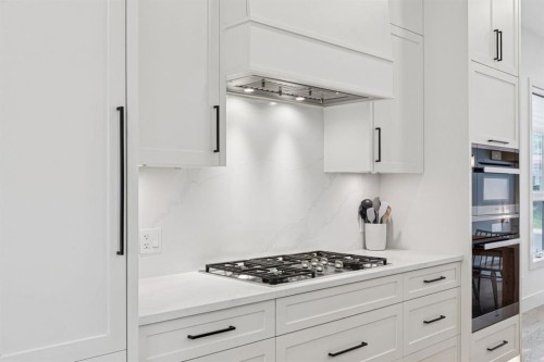 4407 17 Street Sw, Calgary, AB - Indoor Photo Showing Kitchen With Upgraded Kitchen