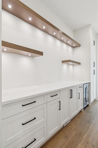 4407 17 Street Sw, Calgary, AB - Indoor Photo Showing Other Room