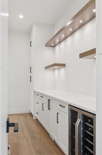 4407 17 Street Sw, Calgary, AB - Indoor Photo Showing Other Room