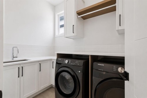 4407 17 Street Sw, Calgary, AB - Indoor Photo Showing Laundry Room