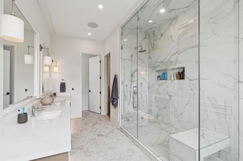 4407 17 Street Sw, Calgary, AB - Indoor Photo Showing Bathroom