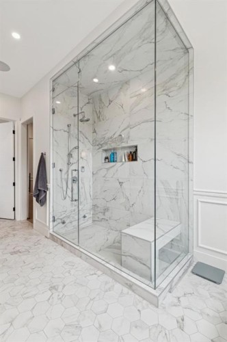4407 17 Street Sw, Calgary, AB - Indoor