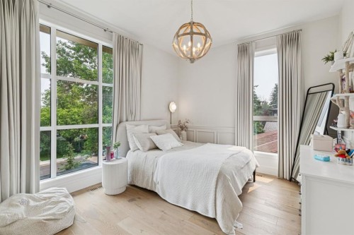 4407 17 Street Sw, Calgary, AB - Indoor Photo Showing Bedroom