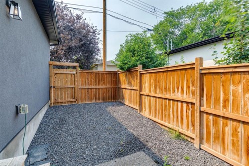 4407 17 Street Sw, Calgary, AB - Outdoor