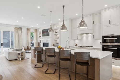 4407 17 Street Sw, Calgary, AB - Indoor Photo Showing Kitchen With Upgraded Kitchen
