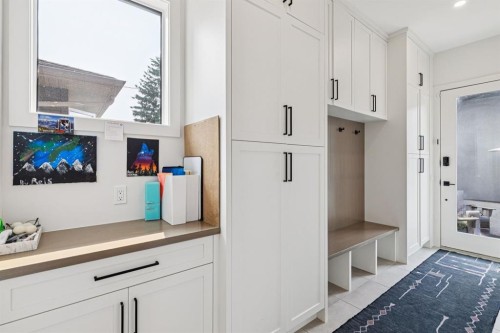 4407 17 Street Sw, Calgary, AB - Indoor Photo Showing Other Room