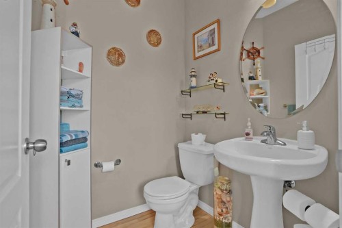 31 Walden Manor Se, Calgary, AB - Indoor Photo Showing Bathroom