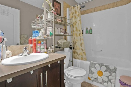 31 Walden Manor Se, Calgary, AB - Indoor Photo Showing Bathroom