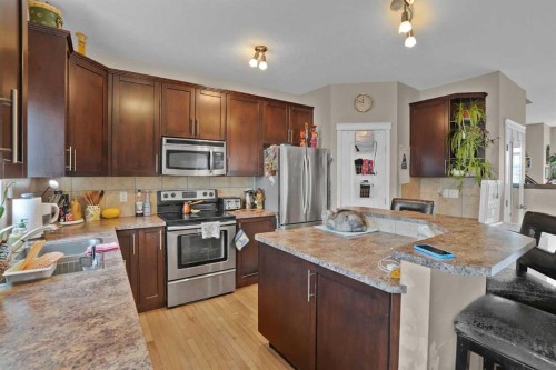 31 Walden Manor Se, Calgary, AB - Indoor Photo Showing Kitchen