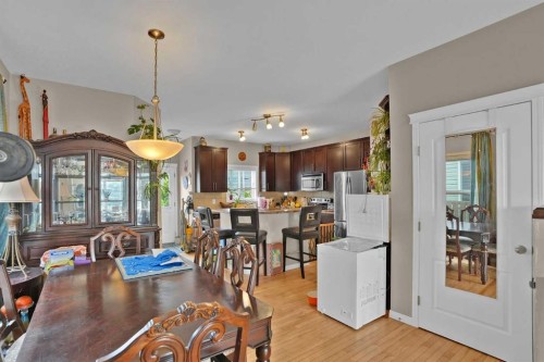 31 Walden Manor Se, Calgary, AB - Indoor Photo Showing Dining Room