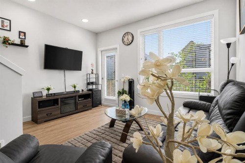20 Evanscrest Park Nw, Calgary, AB - Indoor Photo Showing Living Room