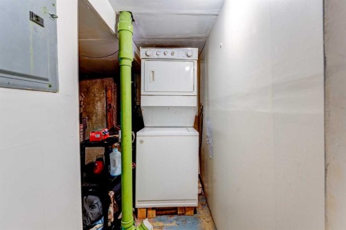254 23 Avenue Ne, Calgary, AB - Indoor Photo Showing Laundry Room