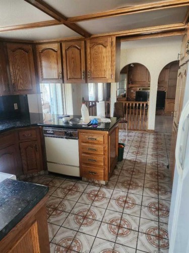39 Whiteram Close Ne, Calgary, AB - Indoor Photo Showing Kitchen