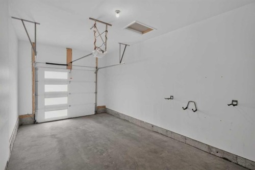 358 Marina Cove Se, Calgary, AB - Indoor Photo Showing Garage