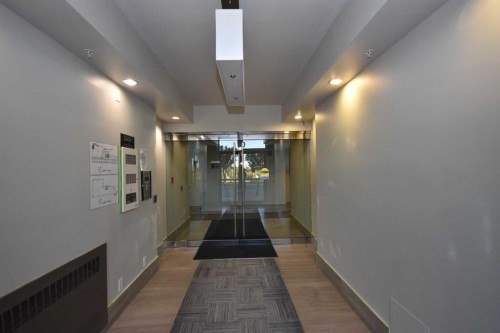 14605 Shawnee Gate Sw, Calgary, AB - Indoor Photo Showing Other Room