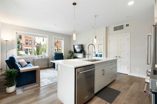 3109-80 Greenbriar Place Nw, Calgary, AB - Indoor Photo Showing Kitchen With Upgraded Kitchen