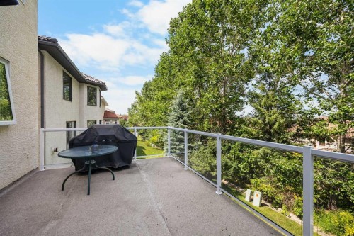 207 Hamptons Drive Nw, Calgary, AB - Outdoor With Exterior