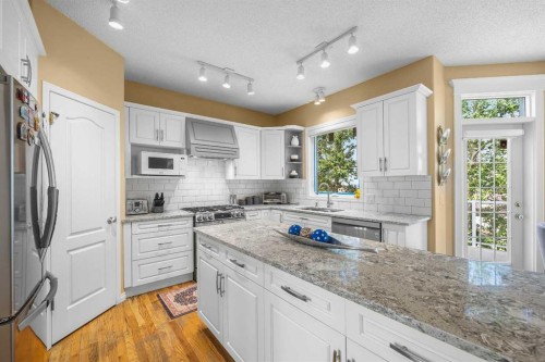 207 Hamptons Drive Nw, Calgary, AB - Indoor Photo Showing Kitchen With Upgraded Kitchen