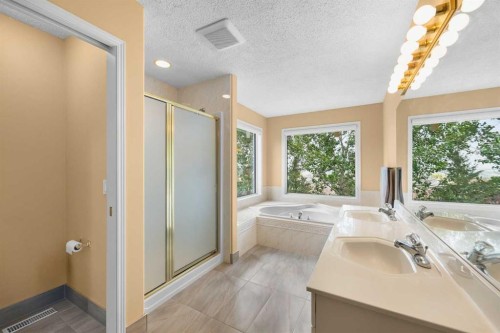 207 Hamptons Drive Nw, Calgary, AB - Indoor Photo Showing Bathroom
