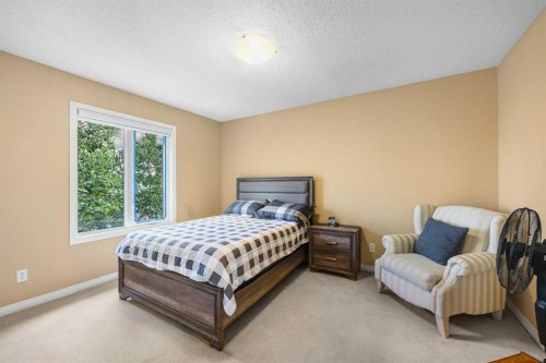 207 Hamptons Drive Nw, Calgary, AB - Indoor Photo Showing Bedroom