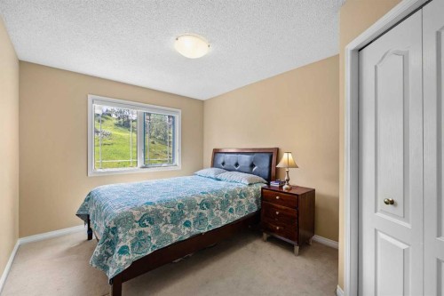 207 Hamptons Drive Nw, Calgary, AB - Indoor Photo Showing Bedroom
