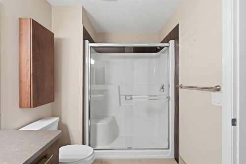 2208-15 Sunset Square, Cochrane, AB - Indoor Photo Showing Bathroom