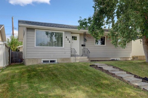 452 Queen Alexandra Way Se, Calgary, AB - Outdoor
