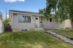 452 Queen Alexandra Way SE Calgary, AB T2J 3P1