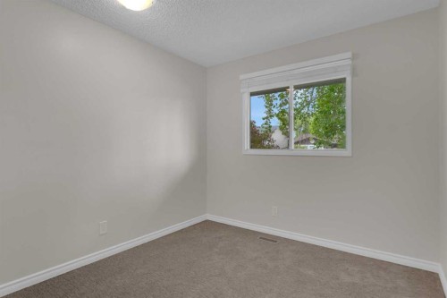452 Queen Alexandra Way Se, Calgary, AB - Indoor Photo Showing Other Room