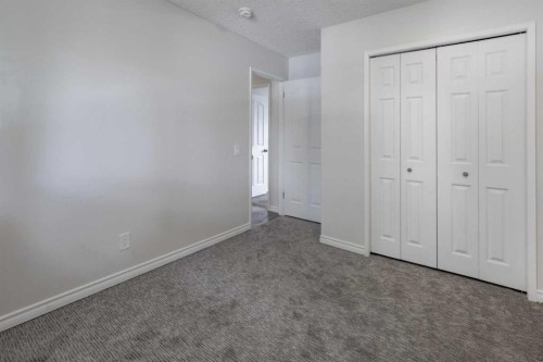 452 Queen Alexandra Way Se, Calgary, AB - Indoor