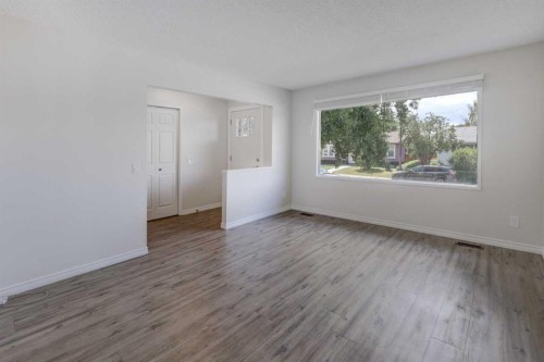 452 Queen Alexandra Way Se, Calgary, AB - Indoor
