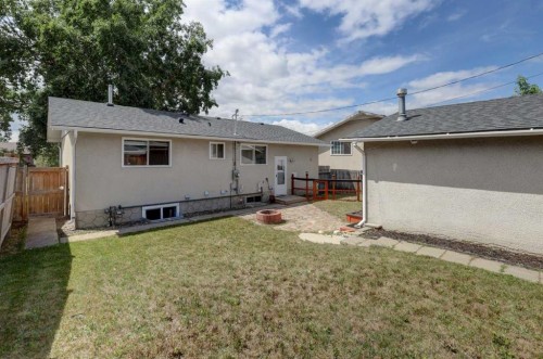 452 Queen Alexandra Way Se, Calgary, AB - Outdoor