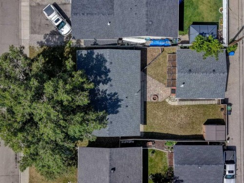 452 Queen Alexandra Way Se, Calgary, AB - Outdoor