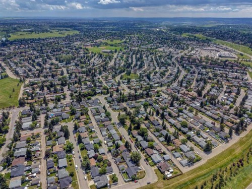 452 Queen Alexandra Way Se, Calgary, AB - Outdoor With View