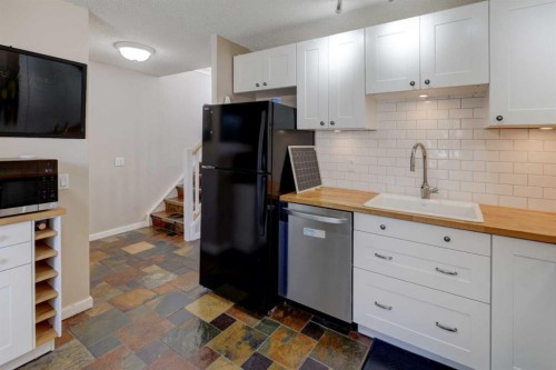 738 Queenston Terrace Se, Calgary, AB - Indoor Photo Showing Kitchen